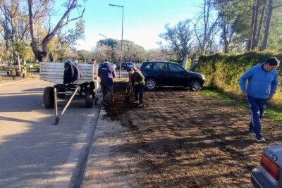 Continúan los trabajos de mantenimiento en el ingreso al Camino de la Costa